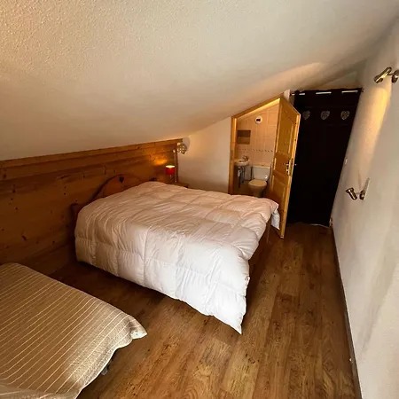 Duplex Chalet: Les Saisies Piste-side Retreat Apartment